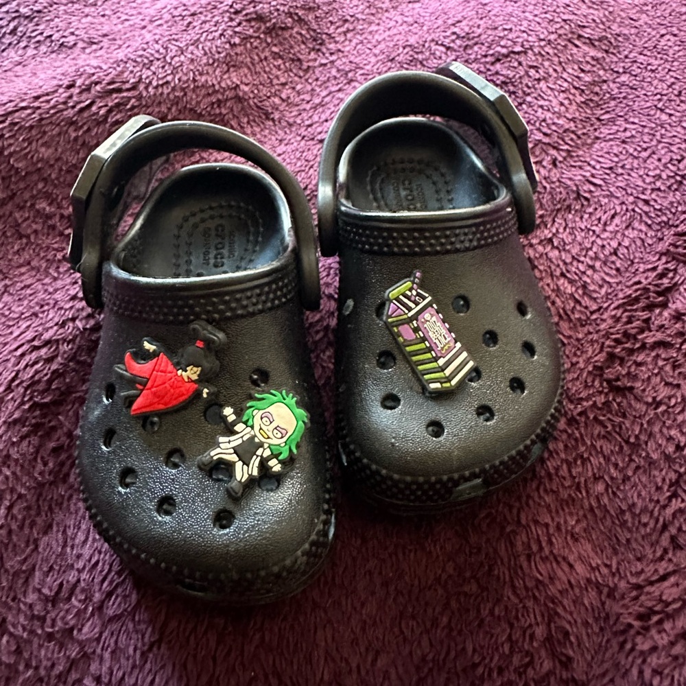 Toddler bat crocs with beetlejuice charms, size 5